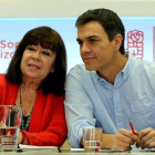 La presidenta del PSOE, Cristina Narbona, y el secretario general, Pedro Sánchez, este lunes en la sede del partido.-JUAN MANUEL PRATS