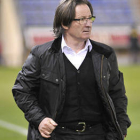 El entrenador del Numancia, Juan Antonio Anquela, durante un partido en Los Pajaritos. / DIEGO MAYOR-