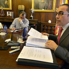Luis Rey durante su comparecencia ante los medios de comunicación. / Á.M.-