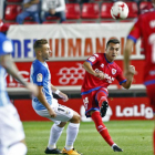Luis Valcarce despeja el balón durante el partido del Numancia en Los Pajaritos ante el Málaga.-MARIO TEJEDOR