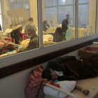 Varios pacientes con cólera son atendidos en un hospital de Saná.-HANI MOHAMMED