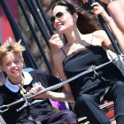 Jolie se divierte en Disneyland con su hija Shiloh.-GTRES