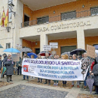 Vecinos de la comarca durante la protesta.-- ICAL