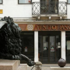 Una sucursal de Veneto Banca, en la ciudad italiana de Venecia.-REUTERS/ALESSANDRO BIANCHI