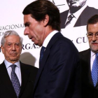 En el homenaje a Mario Vargas Llosa,en la Casa de America, Rajoy y Aznar ni se miran ni se saludan.-DAVID CASTRO