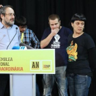 Antonio Baños y Anna Gabriel, junto a otros diputados de la CUP, en la asamblea nacional de la formación, el pasado domingo en Sabadell.-RICARD CUGAT