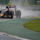 El piloto Carlos Sainz, durante la segunda sesión en Australia.-AFP / PETER PARKS