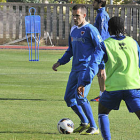 Julio Álvarez durante el entrenamiento de ayer en el anexo de Los Pajaritos. / DIEGO MAYOR-