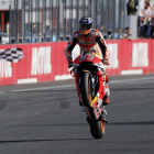 Marc Márquez celebra el título de campeón del mundo en el GP de Japón-REUTERS