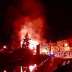 Imagen del incendio en la fábrica de harinas de San Esteban.-CEDIDA