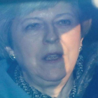 Theresa May se dirige a la Cámara de los Comunes a bordo de su coche oficial, el 1 de abril del 2019.-TOLGA AKMEN / AFP