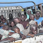 Liberadas 8 Mujeres y sus hijos en las camionetas con que fueron trasladados tras su liberación.-EFE