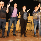 Yanis Varoufakis y Ada Colau, en un acto de En Comú Podem en las Cotxeres de Sants.-JOSEP GARCÍA