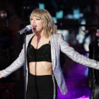 Taylor Swift, durante una actuación en Nueva York.-Foto: EFE / JASON SZENES