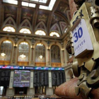 Una imagen del parquet de La Bolsa de Madrid del 30 de mayo.-EFE / CARLOS PÉREZ