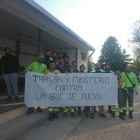 Trabajadores de la BRIF de Lubia con la pancarta de la protesta. HDS