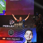Alex Alguacil en uno de los partidos de la fase final del Mundial de PES.-TWITTER