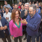 Silvia Clemente en el cierre de campaña de las primarias, acompañada de Juan Carlos Girauta y Miguel Gutiérrez. --J.M. LOSTAU
