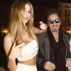 Al Pacino posa con su hijastra, la modelo Camila Morrone.-INSTAGRAM