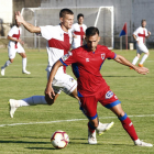 El Numancia, frente al Huesca, durante uno de los partidos de pretemporada.-MARIO TEJEDOR