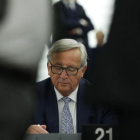 Juncker, ante los miembros del Parlamento Europeo.-EL PERIODICO (AP / JEAN FRANÇOIS BADIAS)