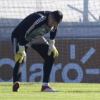 Sergio Romero en las instalaciones deportivas de la selección argentina en Ezeiza cuando se lesionó en el entrenamiento.-AFP