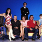 Imagen promocional de los protagonistas de la serie de TVE 'Cuéntame...', en sus primeras temporadas.-EL PERIÓDICO