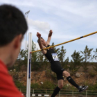 Un saltador del Club Atletismo Numantino durante la fase de clubes de Primera División del año pasado.-DIEGO MAYOR