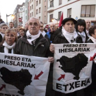 Manifestación a favor del acercamiento de presos a Euskadi, en Bilbao en noviembre del 2014.-/ PERIODICO (EFE / LUIS TEJIDO)