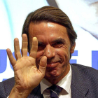 José María Aznar, en la firma en Valladolid de su primer libro de memorias, en 2012.-ICAL