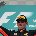 El holandés Mas Verstappen celebra su victoria de hoy en Malasia.-AFP / MANAN VATSYAYANA