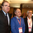 El presidente de la Junta, Juan Vicente Herrera, junto al secretario regional de UGT saliente, Agustín Prieto y Faustino Temprano, al comienzo del VII Congreso de la UGT en Castilla y León.-ICAL