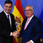 Pedro Sánchez y Jean-Claude Juncker, en un encuentro en junio del 2018. /-ARIS OIKONOMOU (AFP)