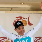 David de la Cruz, en el podio tras ganar la contrarreloj de la Vuelta a Andalucía.-EFE / ROMÁN RIOS