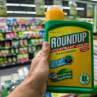 El herbicida con glifosato de Bayer Roundup.-AFP