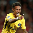 Neymar celebra su primer gol con el PSG.-BENOIT TESSIER (REUTERS)