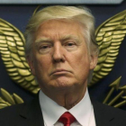 El presidente estadounidense, Donald Trump, en el juramento del nuevo secretario de defensa, James Mattis.-CARLOS BARRIA