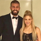 Piqué y Shakira posan en la boda de Messi-