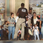 Este caso de abuso y acoso sexual está siendo investigado por las autoridades migratorias.-