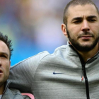 Benzema, junto a Valbuna en un partido con la selección francesa, en el 2016..-ARCHIVO