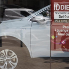 Concesionario de Kia en Barcelona con publicidad de una campaña comercial relacionada con el Pive.-JULIO CARBÓ