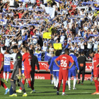 La desilusión de los jugadores del Numancia contrastaba con la alegría zaragocista.-Valentín Guisande