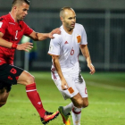 Iniesta, en su reciente partido con la selección ante Albania.-EFE / ARMANDO BABANI
