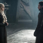 Los actores Emilia Clarke (como Daenerys Targaryen) y Kit Harington (Jon Snow), en la serie de la cadena HBO Juego de tronos.-HELEN SLOAN