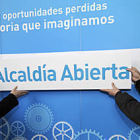 Marimar Angulo y Adolfo Sainz colocan la tercera idea del programa del PP.  / VALENTÍN GUISANDE-