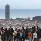 Turistas en el Parque Güell de Barcelona, el domingo pasado-ELISENDA PONS