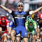 Marcel Kittel se impone con absoluta facilidad en la segunda etapa del Giro.-EFE / BAS CZERWINSKI