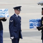 Ceremonia de entrega de los restos de los soldados en Osan.-AP / KIM HONG-JI