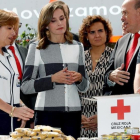 La reina Letizia y la ministra de Sanidad Dolors Montserrat, en la sede de la Cruz Roja mexicana-EFE / FRANCISCO GÓMEZ