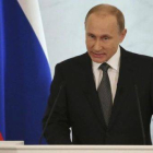 Putin se dirige a ambas cámaras del Parlamento en su discurso sobre el estado de la nación.-Foto: EFE / SERGÉI ILNITSKI